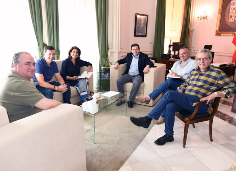 Miembros  de la junta directiva de la Asociación Provincial de Hostelería recibidos en el Palacio de la Diputación de Ciudad Real