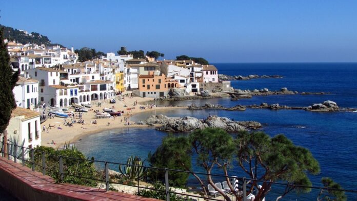 vista de calella de palafrutell costa brava espana