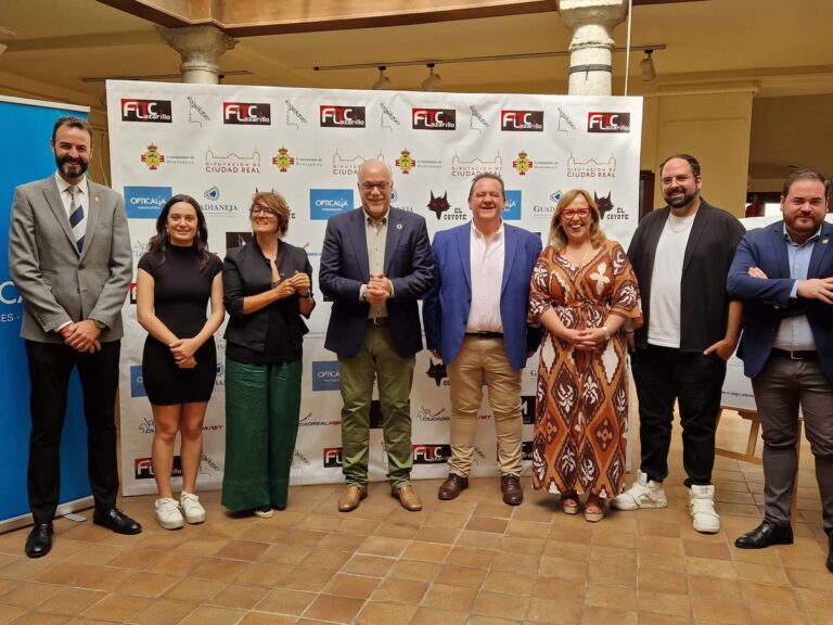 El Festival Internacional de Teatro Contemporáneo ‘Lazarillo’ Celebra su 49ª Edición con Reconocimiento a Silvia Abril y Aplausos del Gobierno Regional