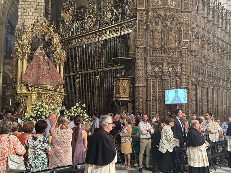 Los concejales del equipo de Gobierno asisten al inicio del octavario de la Virgen del Sagrario 