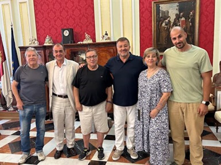 Asociaciones de personas con discapacidad Aspadec, Apromips y Crisol recibieron entradas para espectáculos taurinos de la Feria y Fiestas de San Julián 2023