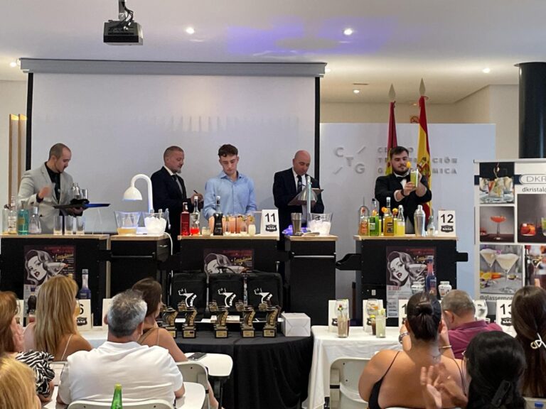Karlos Díaz, de Campo de Criptana, gana el segundo premio en el VII Campeonato de Coctelería de Castilla-La Mancha