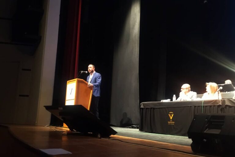 El Alcalde de Tomelloso firme en su compromiso con la cooperativa Virgen de las Viñas y la urbanización del Polígono 30