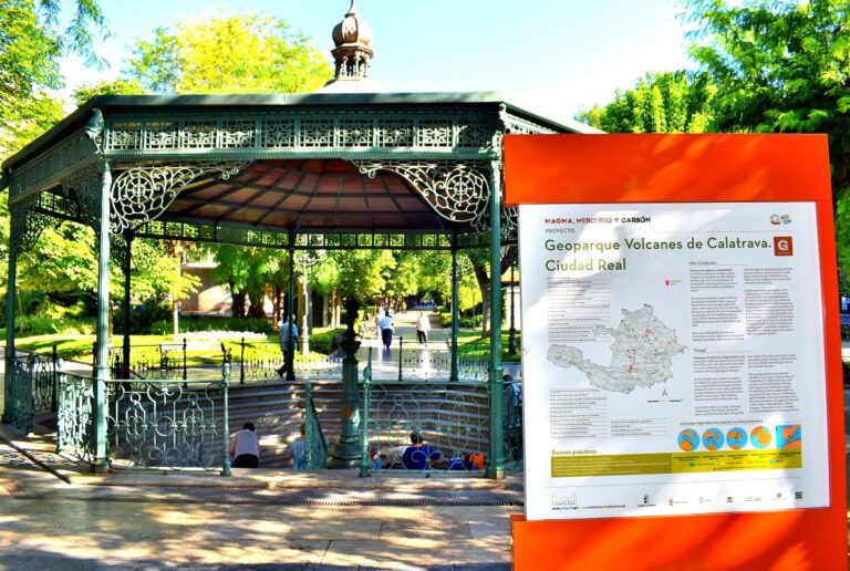 Nuevo punto informativo del geositio de la Fuente Agria y Casa de Baños del proyecto “Volcanes del Campo de Calatrava”