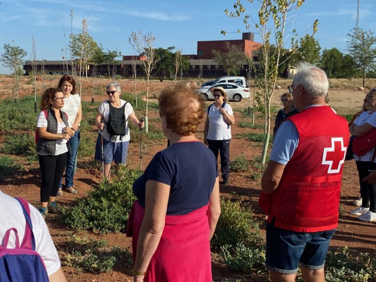 Visita al Bosque de la Vida, dentro de la programación de la Semana de los Mayores que organiza el ayuntamiento