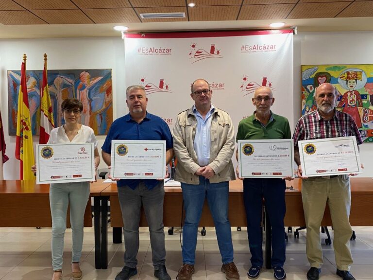 Alcázar de San Juan entrega a las ONGs la recaudación de las entradas de los conciertos solidarios de la Feria