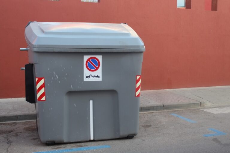 Lavado de contenedores en Alcázar de San Juan del 10 al 12 de octubre