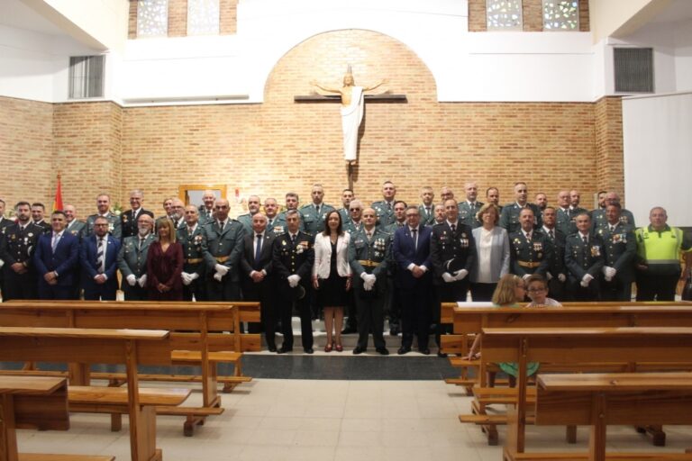 Alcázar de San Juan rinde homenaje a la Guardia Civil en el Día de la Hispanidad