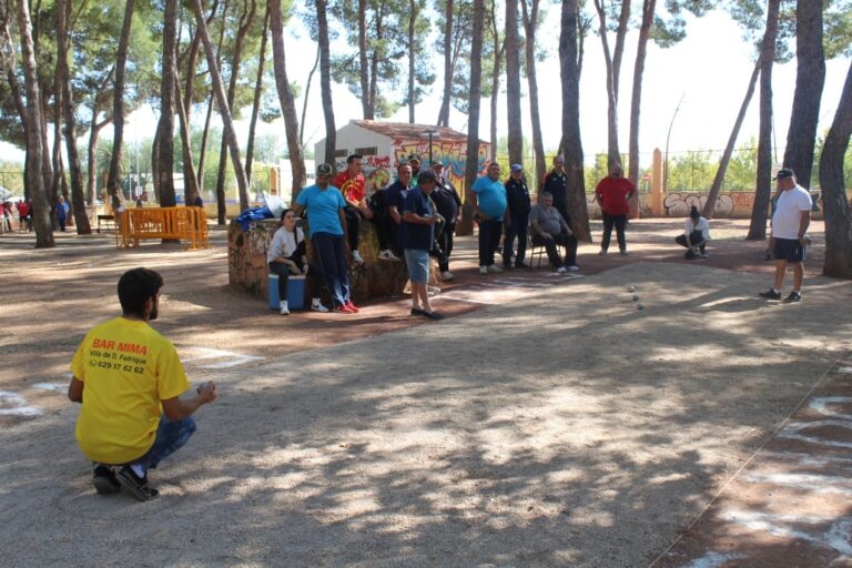 El aplazado II Torneo de Petanca congrega a los mejores jugadores de La Mancha en el Día de la Hispanidad