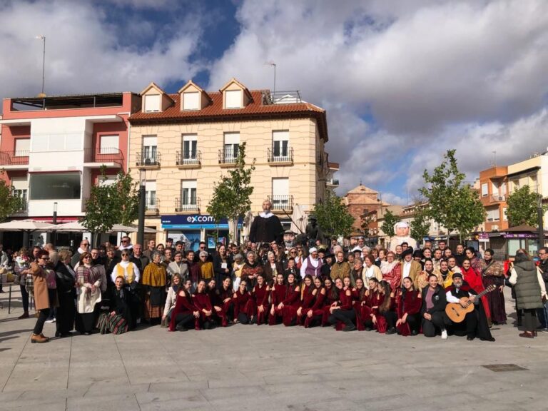 Alcázar de San Juan celebra el bautismo de Cervantes con una cabalgata multitudinaria