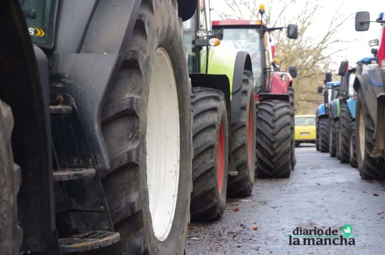 Agricultores de la Mancha se movilizan en la CM-42 en demandas al Sector Primario