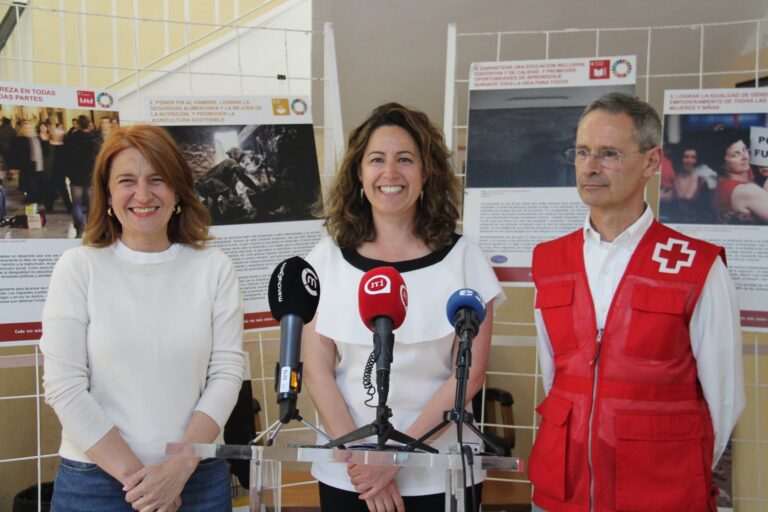 Cruz Roja presenta la XXVIII Semana Intercultural en el IES Miguel de Cervantes