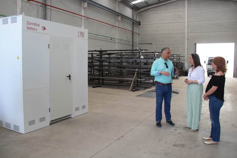 La Alcaldesa Explora el Revolucionario Sistema de Batería Modular de la Empresa Local Zerinthia Battery