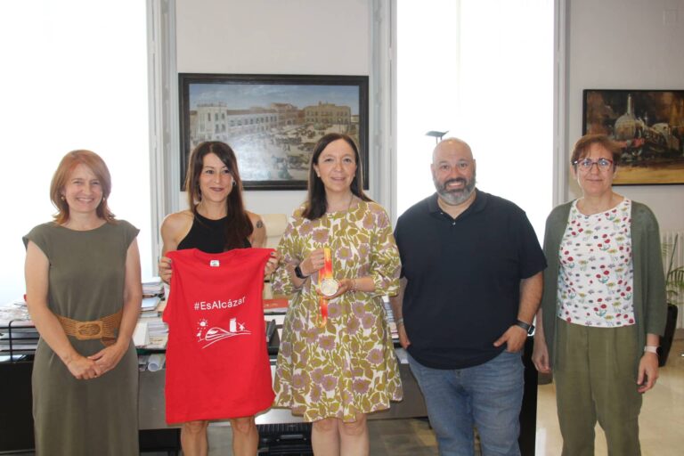 La Alcaldesa Rinde Homenaje a Alba Reguillo, Subcampeona Nacional de Ultrafondo