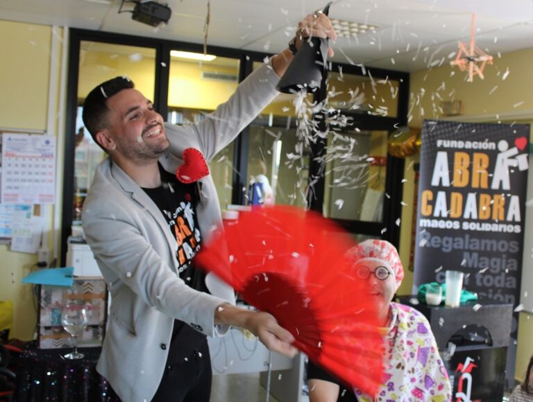 La Gerencia de Alcázar de San Juan y la Fundación Abracadabra unen fuerzas para llevar la magia de vuelta al Hospital Mancha Centro