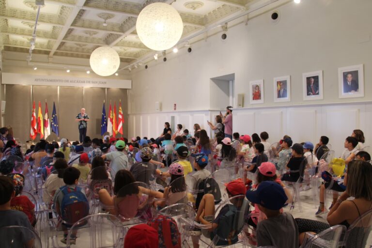 Aldo Méndez Regresa con ‘Cuentamañanas’ para Encantar a los Estudiantes de 1º de Primaria en Alcázar