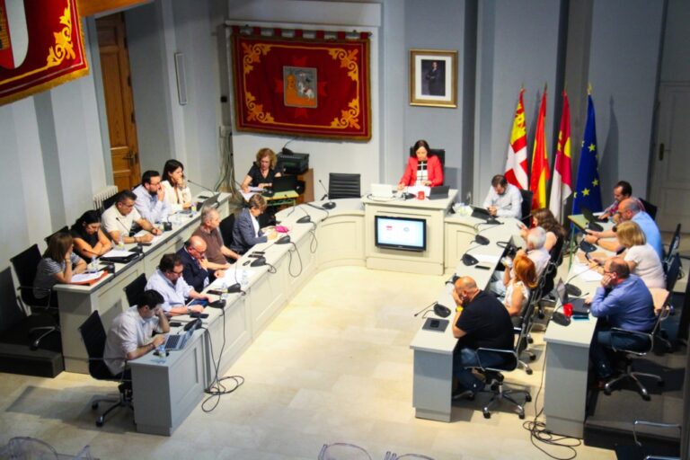 El Pleno Municipal de Junio Analiza el Impacto en Instalaciones y la Promoción de FESTIAL