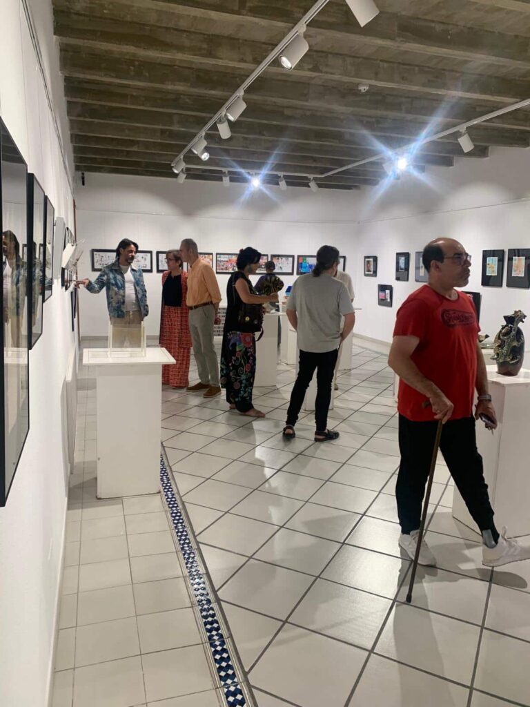 Estudiantes de la Universidad Popular Presentan Exposición de Arte en el Museo Municipal: Una Muestra de Pintura, Grabado y Cerámica
