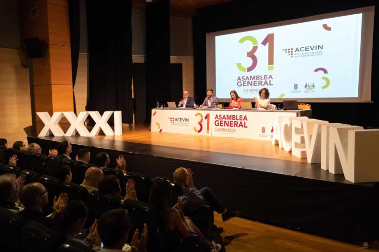 La Alcaldesa Rosa Melchor Lidera la XXXI Asamblea General de ACEVIN en Cambados