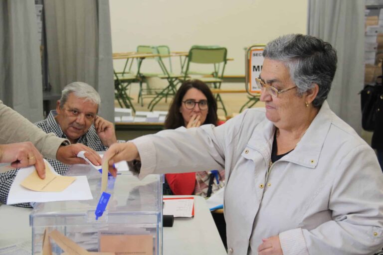 Victoria del Partido Popular en las Elecciones Europeas en España: Obtiene 22 escaños frente a los 20 del PSOE