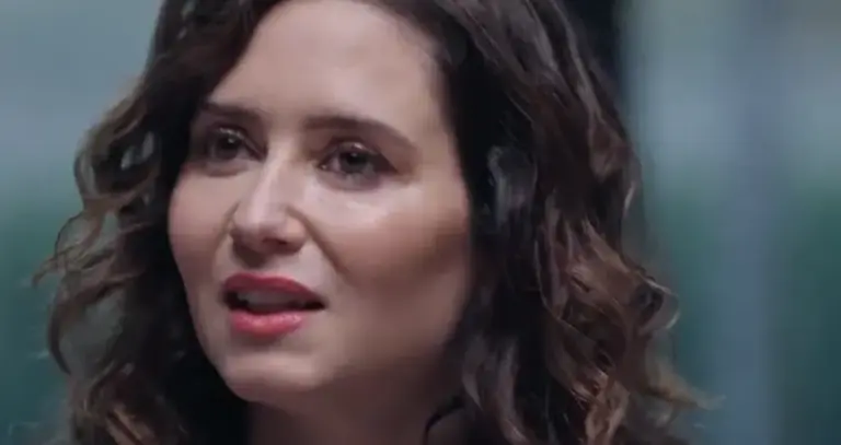 Ayuso protege a su novio de acusaciones de fraude fiscal junto a Manolito