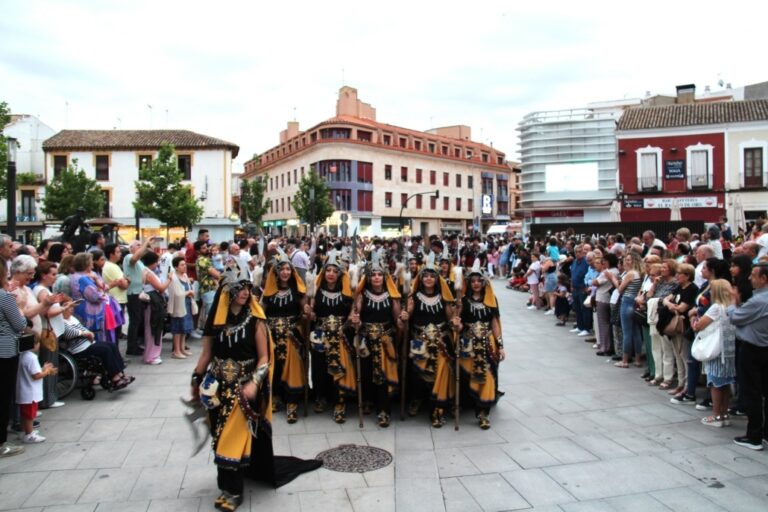Concluye con Éxito la XXXVII Edición de las Fiestas de Moros y Cristianos en Alcázar de San Juan, Destacando una Alta Participación