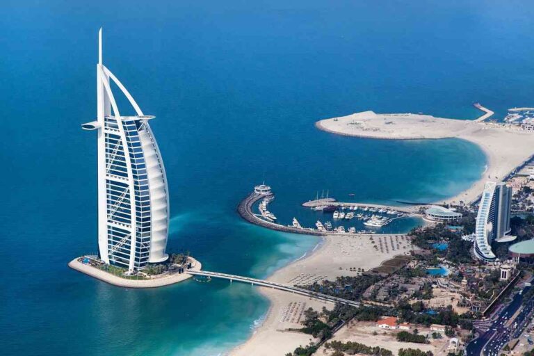 Descubre Dubai en un Crucero: Experiencia única entre el Mar, el Desierto y la Arquitectura Futurista.