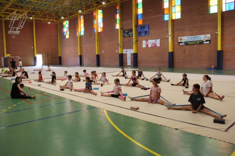 Más de Medio Centenar de Jóvenes Talentos se Dan Cita en los Campus de Verano del Club Rítmica Ros en Alcázar de San Juan
