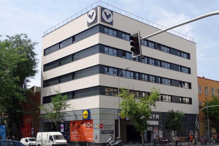 De un Concesionario a un Hotel Innovador: La Revolución con StoTherm Vario