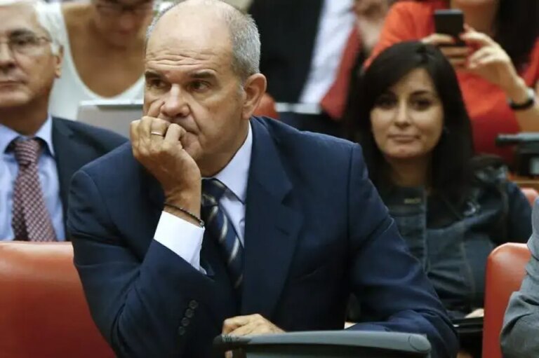 El Tribunal Constitucional disminuye la sentencia de Manuel Chaves por el escándalo de los ERE