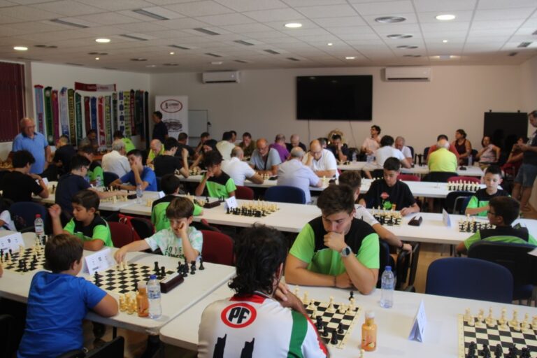 Brillan en el Tablero: Clubes y Jugadores de Alcázar de San Juan Triunfan en el XXI Torneo de Ajedrez de Feria