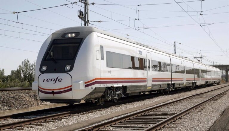 Renfe Habilita la Adquisición de Abonos Gratuitos para Cercanías, Media Distancia y Rodalies