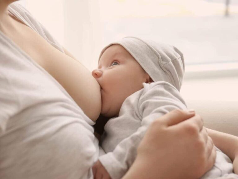 Magali Fernández de Labastida, matrona de Policlínica Gipuzkoa: "Es importante amamantar por la noche, porque se produce el pico de prolactina, la hormona de la leche"