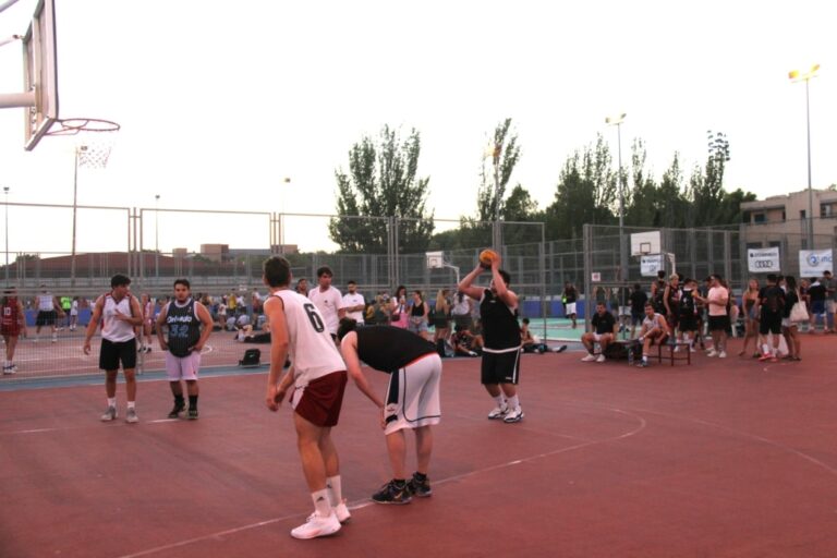 Más de 300 Jugadores y Jugadoras se Enfrentan en la Emocionante Segunda Edición del Torneo Nocturno de Feria 3×3
