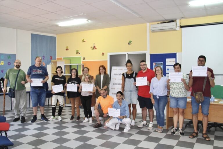 Diez Héroes de la Superación Culminan Programa de Capacitación Laboral en Alcázar de San Juan Gracias a AMIAB