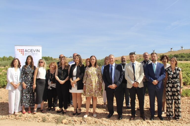 El Ministro de Industria, Energía y Turismo Explora el Corazón de La Mancha: Visita Patrimonial a Alcázar de San Juan y la Ruta del Vino