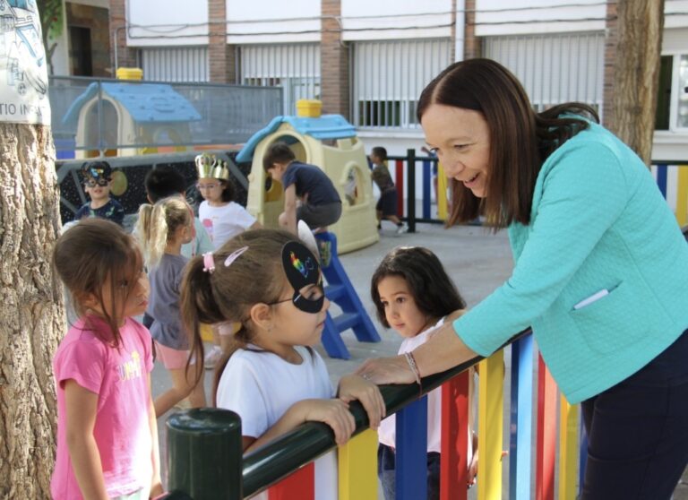 La Alcaldesa Inaugura el Nuevo Curso Escolar con una Visita al CEIP Alces