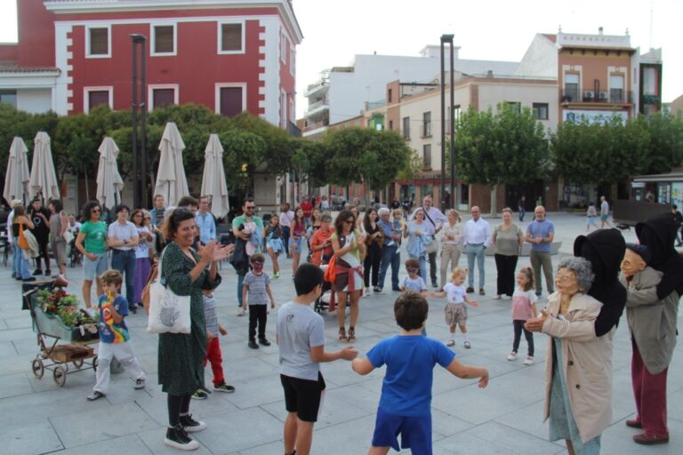 Zurunka Teatro y la Semilla Voladora: Éxito Itinerante en Alcázar con Propuestas Rurales y Medioambientales