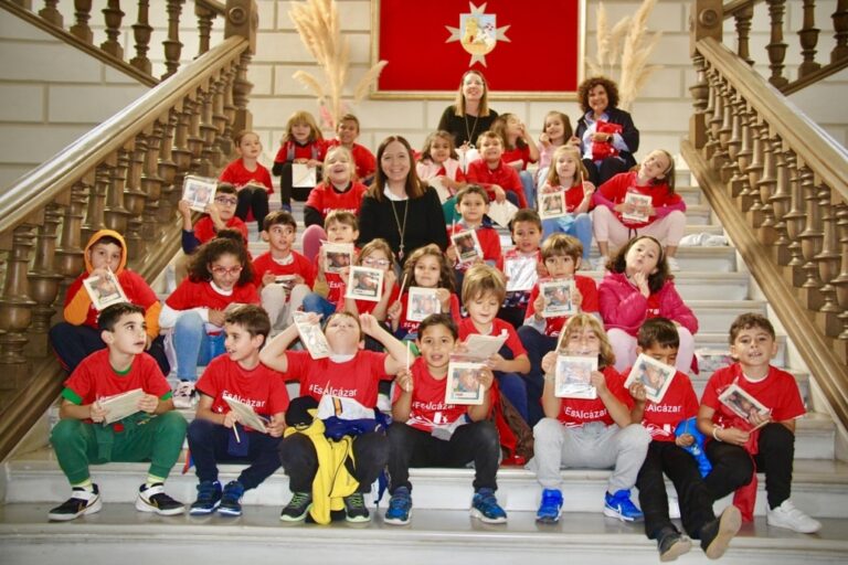 Estudiantes de 2º de Primaria del Colegio Juan de Austria Exploran el Ayuntamiento de Alcázar San Juan