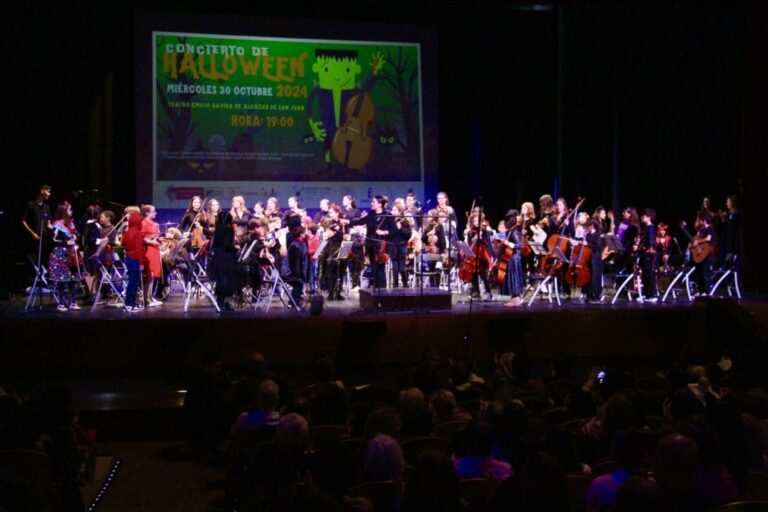 Éxito rotundo: El Festival de Halloween del Conservatorio Profesional de Música congrega a más de 350 asistentes en el Teatro Emilio Gavira