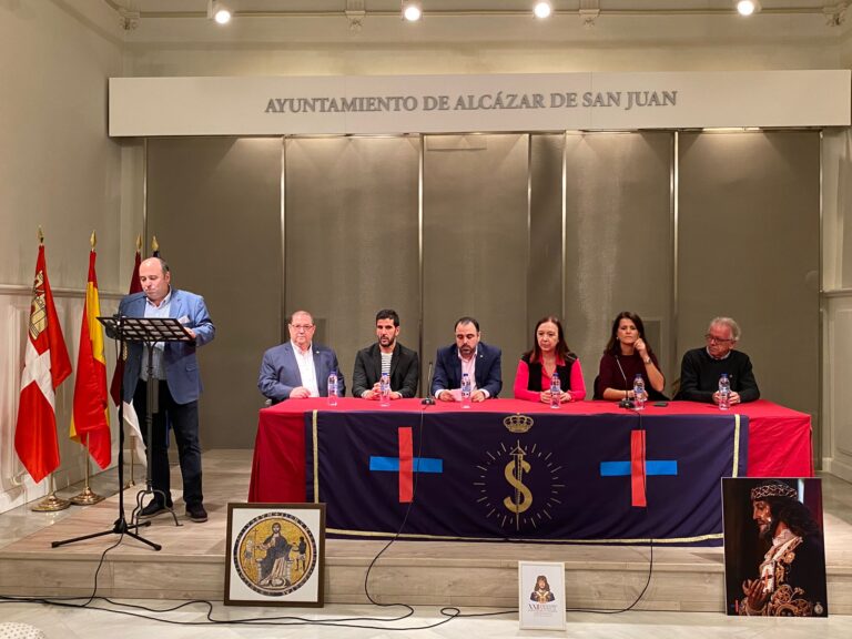 Presentación del Cartel y Programa del XXII Encuentro de Trinitarias en el Salón Noble