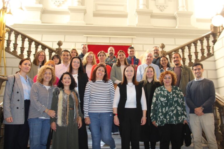 Rosa Melchor da la bienvenida a 25 nuevos empleados públicos en el Ayuntamiento de Alcázar en 2024