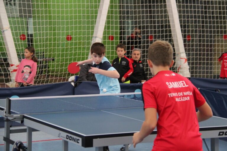 Cincuenta jóvenes talentosos protagonizan la Concentración Regional de Tenis de Mesa en Alcázar
