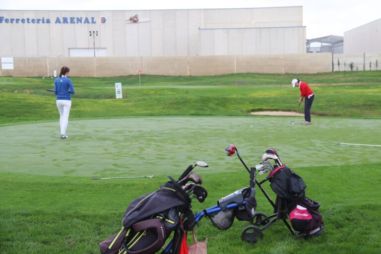 El Hidalgo Club de Golf organiza la VI Concentración Femenina de Golf en Alcázar.
