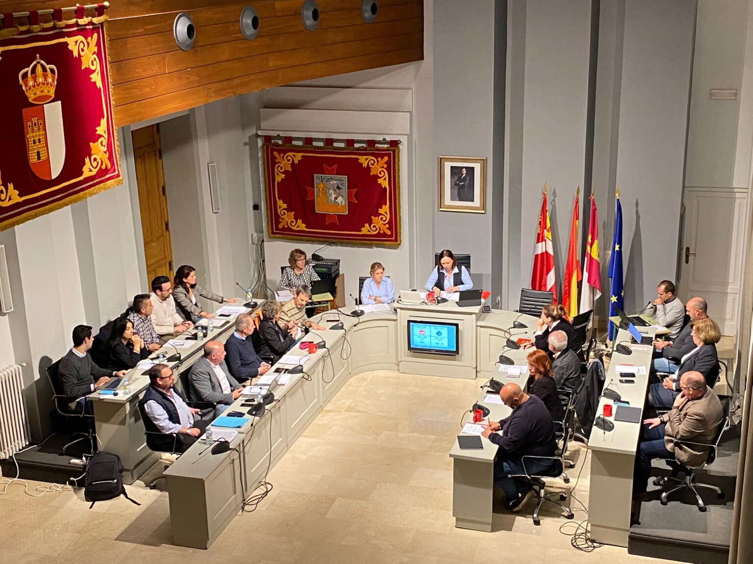 El Pleno Municipal de Alcázar aprueba los Presupuestos 2025 durante su ...