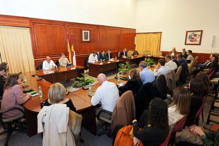 La Mancomunidad de Servicios Comsermancha despide el año homenajeando a un trabajador emblemático