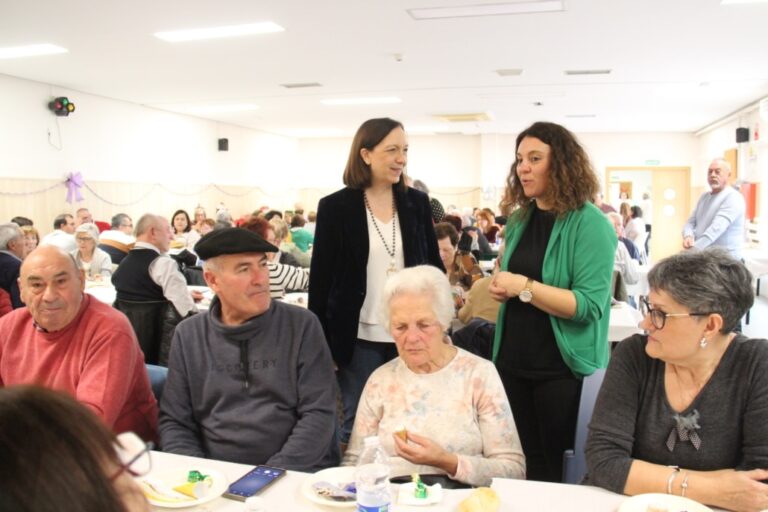 El Centro de Mayores de Alcázar de San Juan Celebra su Emotiva Comida Navideña de Hermandad