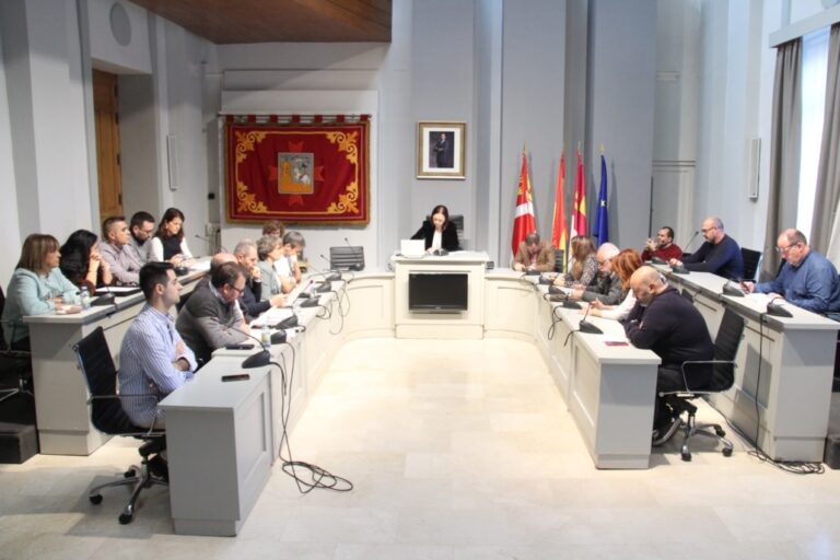 El Pleno Extraordinario de Alcázar de San Juan Aprueba la Adjudicación del Servicio de Ayuda a Domicilio