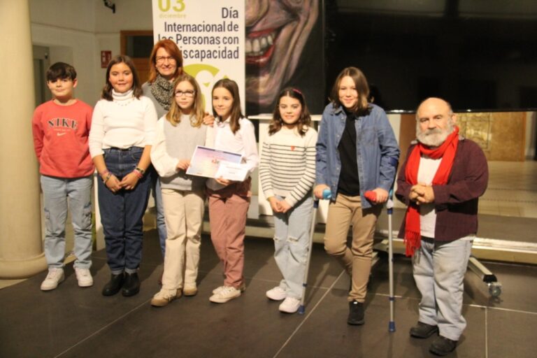 Emilio Gavira y Jóvenes Escritores Dan Voz a la Inclusión en el Día Internacional de las Personas con Discapacidad