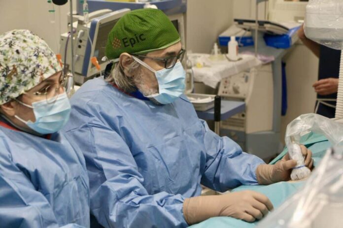 Dr. Ramiro Trillo, jefe del Servicio de Hemodinámica de Policlínica Gipuzkoa: "El cierre de la orejuela previene el embolismo de trombos que se generan en el corazón sin necesidad de recurrir a anticoagulantes"